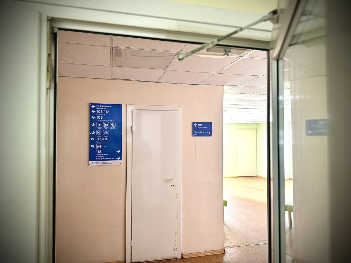 стенды, указатели, номерки, таблички - навигация